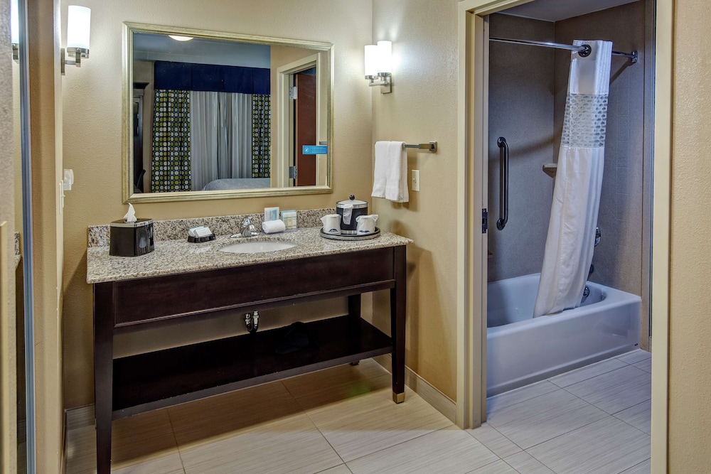 hampton inn and suites clarksville