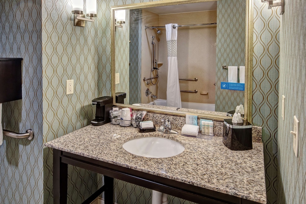 hampton inn and suites clarksville