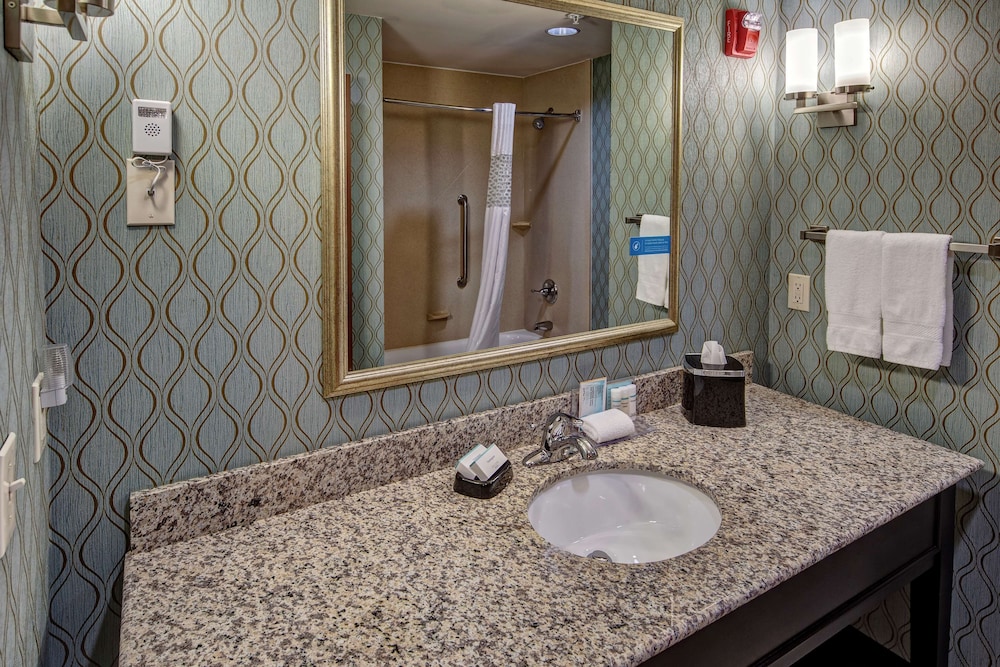 hampton inn and suites clarksville