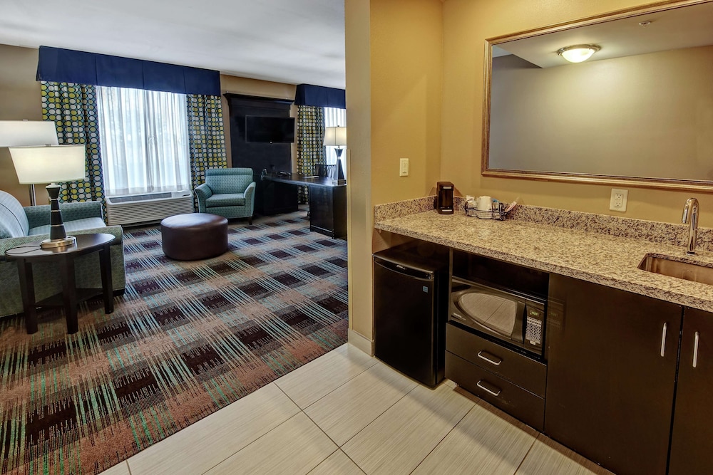 hampton inn and suites clarksville