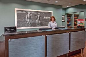 hampton inn and suites clarksville