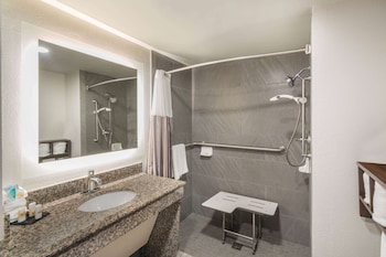 La Quinta Inn & Suites By Wyndham Clarksville,Montgomery County>>Clarksville,3 star