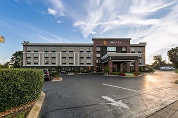 La Quinta Inn & Suites By Wyndham Clarksville,Montgomery County>>Clarksville,3 star