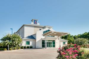 Motel 6 Cleburne, Tx,Johnson County>>Cleburne,2 star