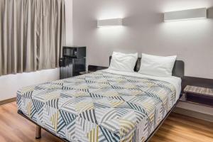 Motel 6 Cleburne, Tx,Johnson County>>Cleburne,2 star