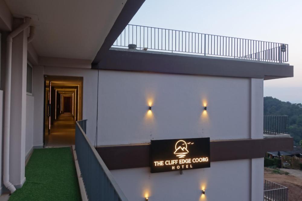 the cliff edge coorg