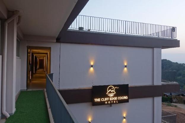 the cliff edge coorg