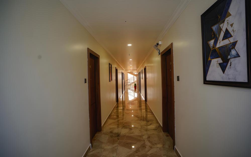 hotel lahari international