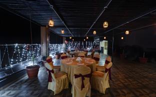 hotel lahari international