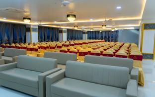 hotel lahari international