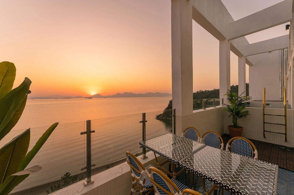 yeosu siesta poolvilla