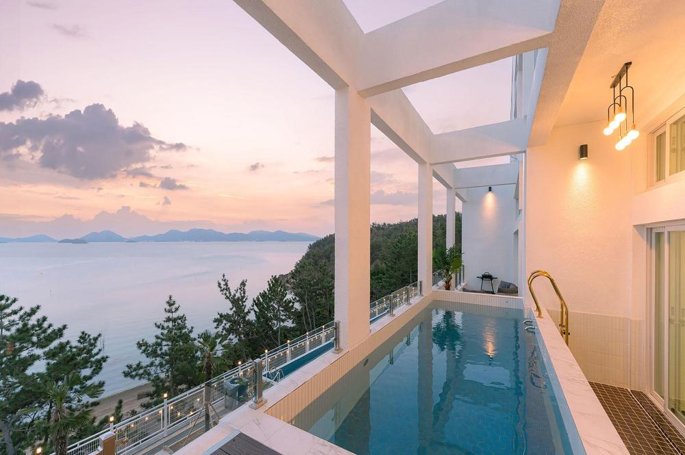 yeosu siesta poolvilla