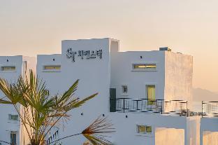 yeosu siesta poolvilla