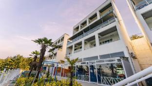 yeosu siesta poolvilla
