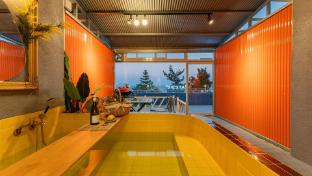 yeosu siesta poolvilla