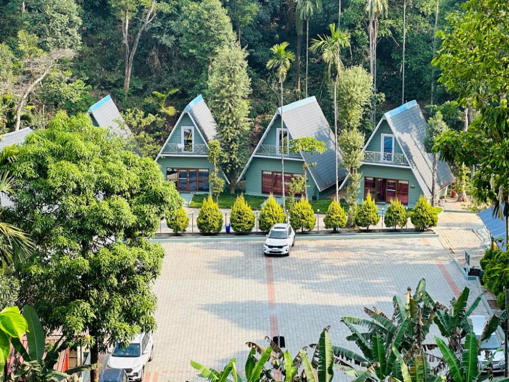 falling water resort