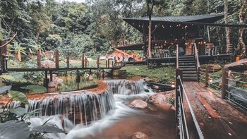 voraman cottage and cafe