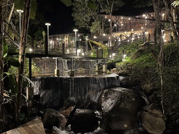 voraman cottage and cafe