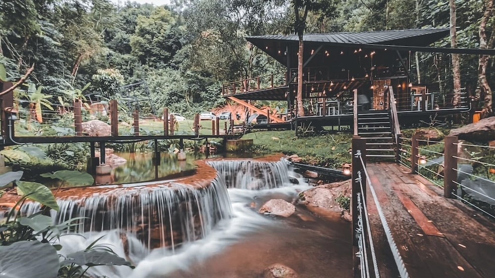 voraman cottage and cafe