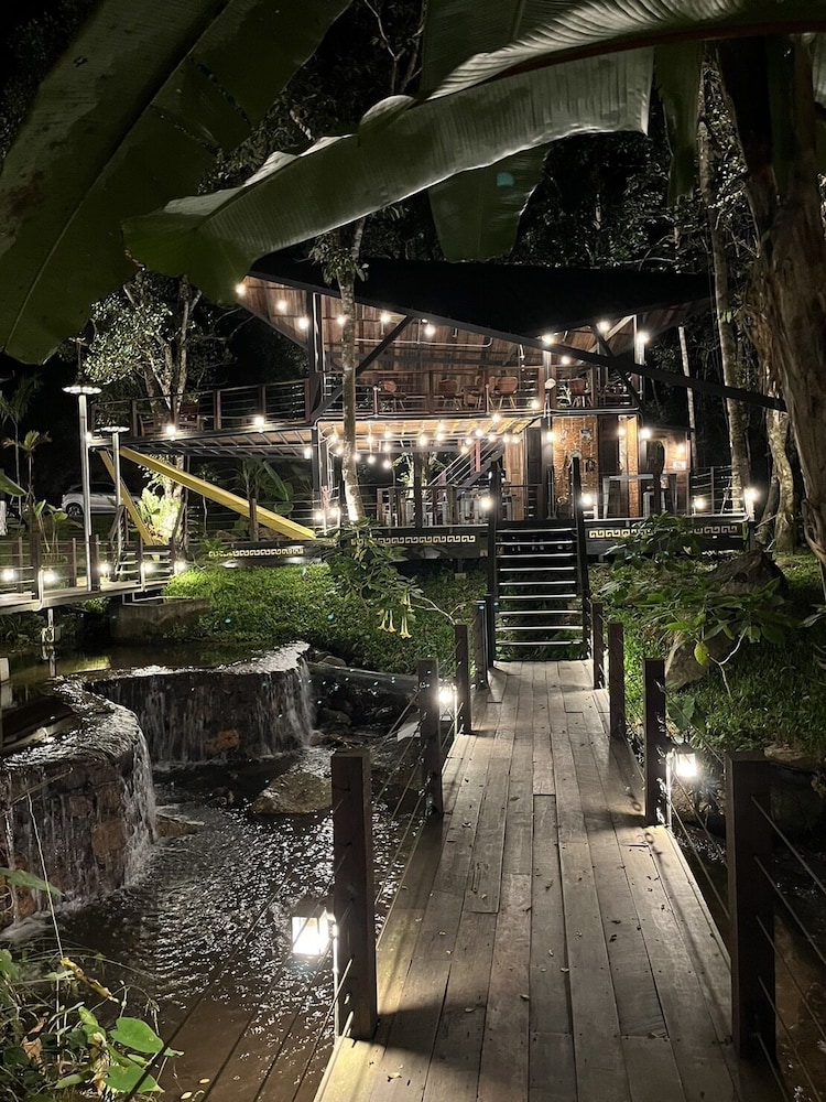 voraman cottage and cafe