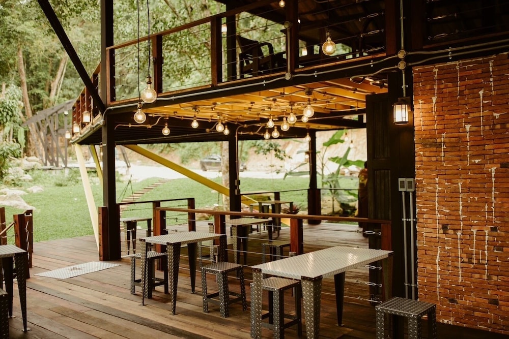 voraman cottage and cafe