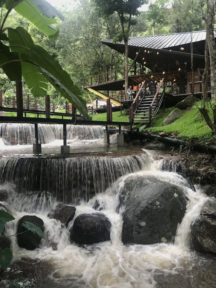 voraman cottage and cafe