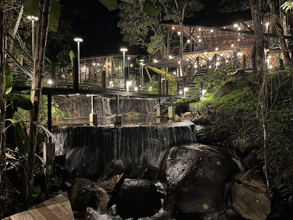 voraman cottage and cafe