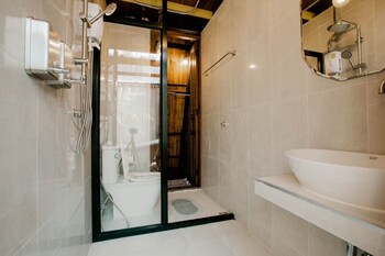 voraman cottage and cafe