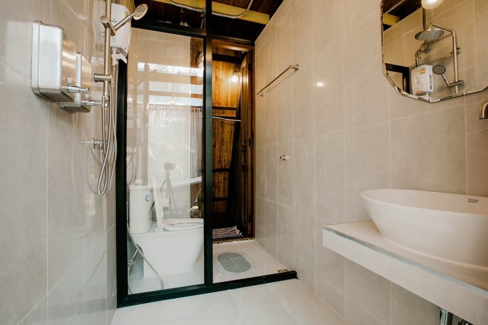 voraman cottage and cafe