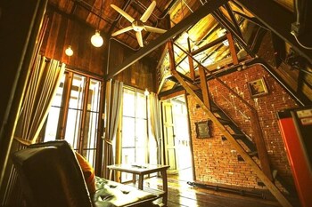 voraman cottage and cafe