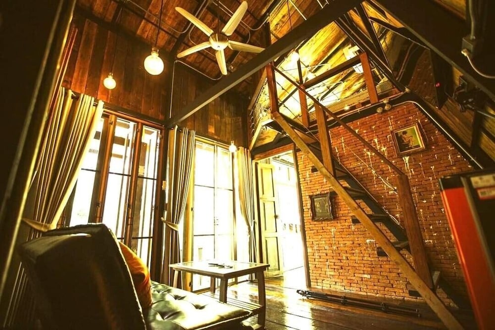 voraman cottage and cafe