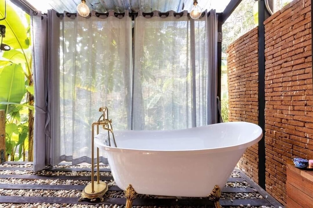 voraman cottage and cafe