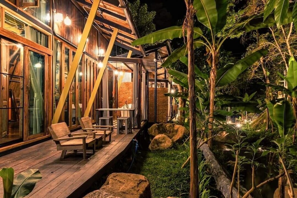 voraman cottage and cafe