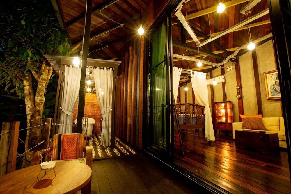 voraman cottage and cafe