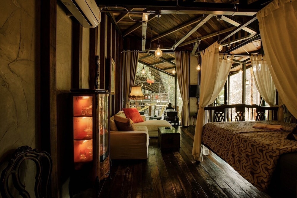 voraman cottage and cafe