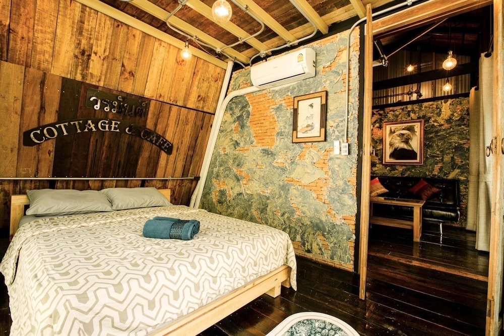 voraman cottage and cafe