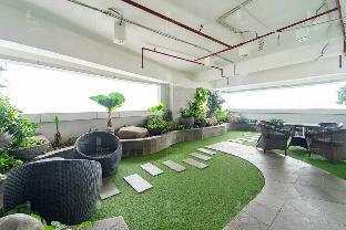 redliving apartemen grand kamala lagoon icha rooms tower barclay south with netflix