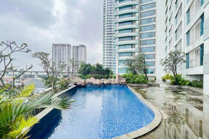 redliving apartemen grand kamala lagoon icha rooms tower barclay south with netflix