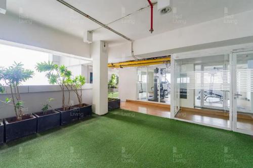 redliving apartemen grand kamala lagoon icha rooms tower barclay south with netflix