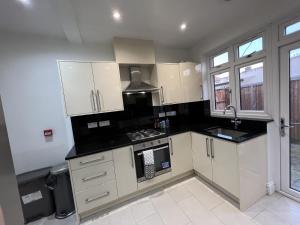 4 wharncliffe drive
