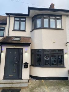4 wharncliffe drive