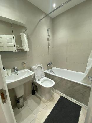 4 wharncliffe drive