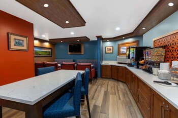Hotel Vinea, A Travelodge By Wyndham,Sonoma>>Healdsburg,3 star