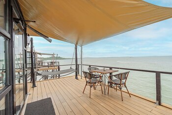 kiki beach island resort