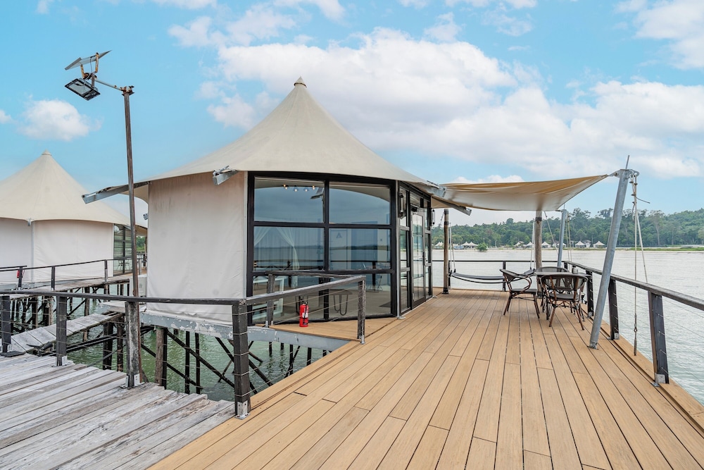 kiki beach island resort