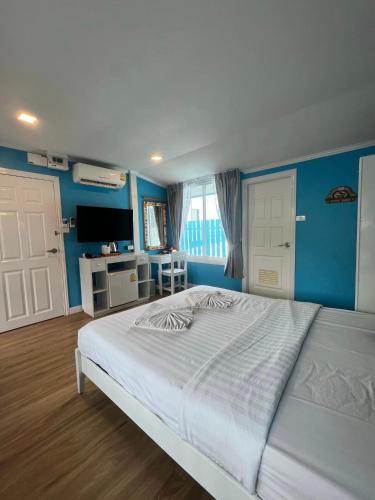 ip plus beach resort