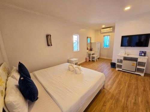 ip plus beach resort