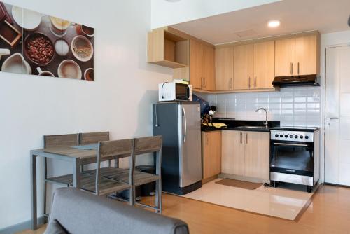 prime bgc location apartments by ph staycation