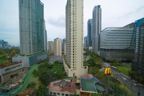 prime bgc location apartments by ph staycation