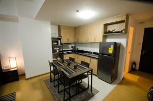 prime bgc location apartments by ph staycation